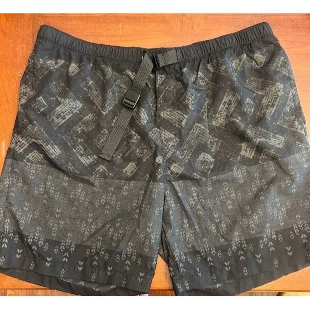 Columbia Men's Mesh Lined Hiking Shorts Geometric Aztec Print Black Gray XXL